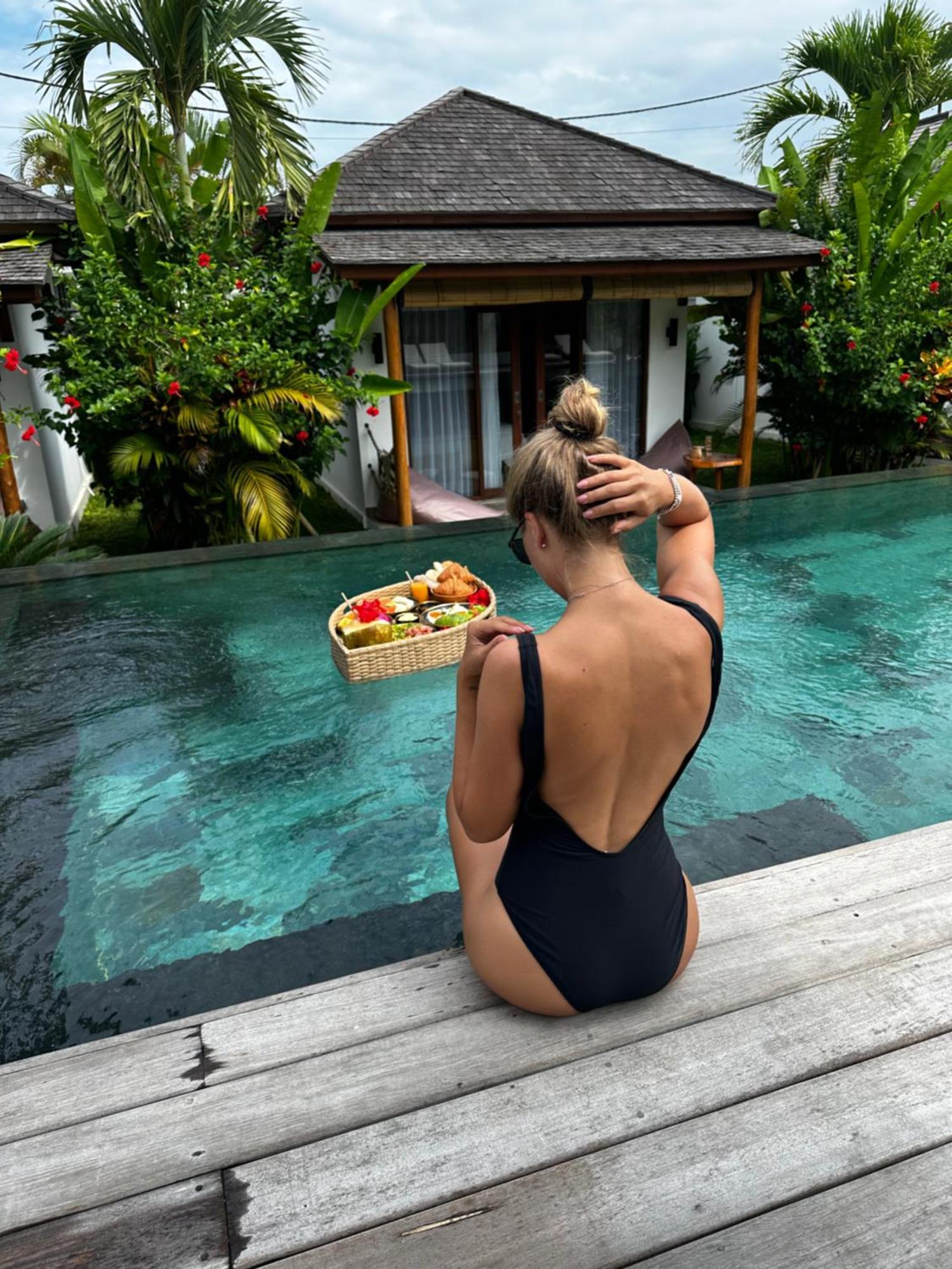 Ehoa Bali Nyanyi Boutique Hotel - In Front Of Entrance To Nuanu Tanah Lot Eksteriør bilde